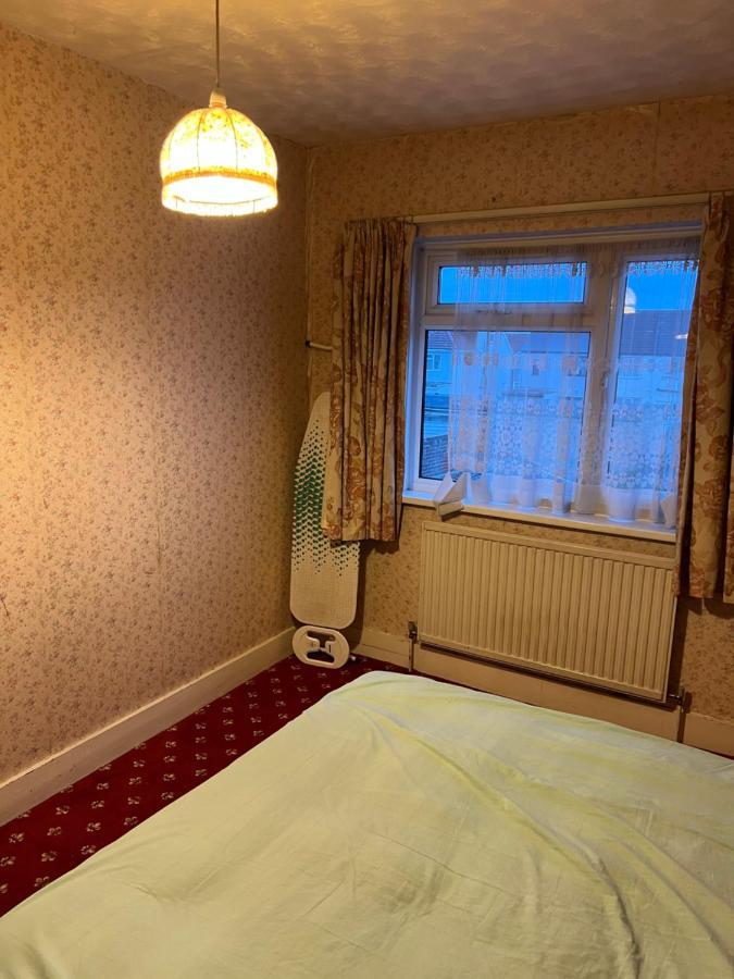 Ferienwohnung Whitby Road House Canvey Island Exterior foto